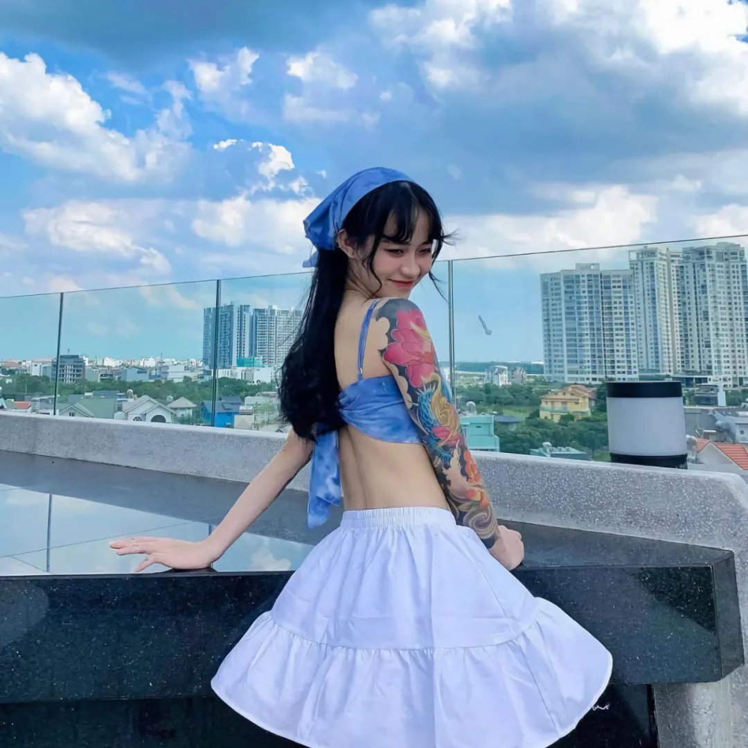 正面全裸